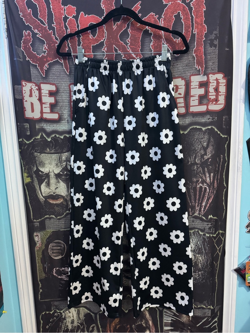 ALZANG Black Daisy Print Wide-Leg Pants